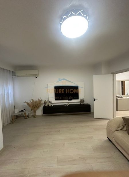 Tirane, jepet me qera apartament 2+1 Kati 3, 116 m² 850 € (Brryli)