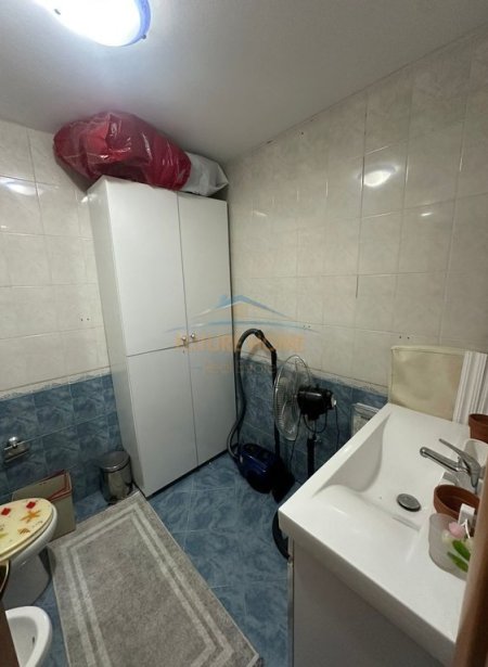 Tirane, jepet me qera apartament 2+1 Kati 3, 116 m² 850 € (Brryli)