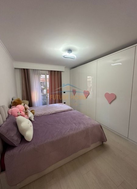 Tirane, jepet me qera apartament 2+1 Kati 3, 116 m² 850 € (Brryli)