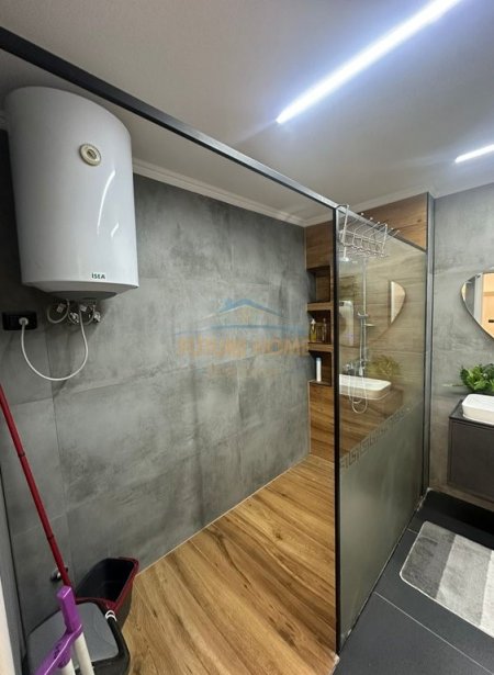 Tirane, jepet me qera apartament 2+1 Kati 3, 116 m² 850 € (Brryli)