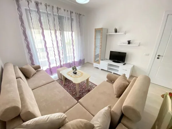 Tirane, jepet me qera apartament 2+1 Kati 5, 600 € 