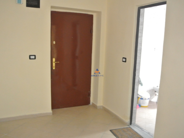Tirane, jepet me qera zyre Kati 1, 60 m² 550 € (RRUGA FORTUZI,PRANE RRUGES SE DURRESIT)