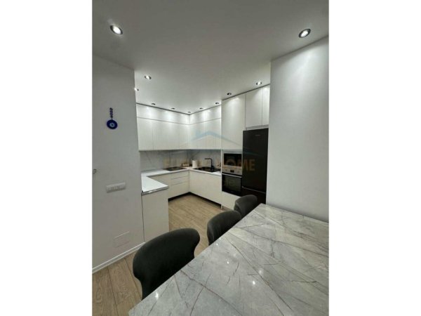 Tirane, shitet apartament 3+1+Ballkon , 113 m² 230.000 € 