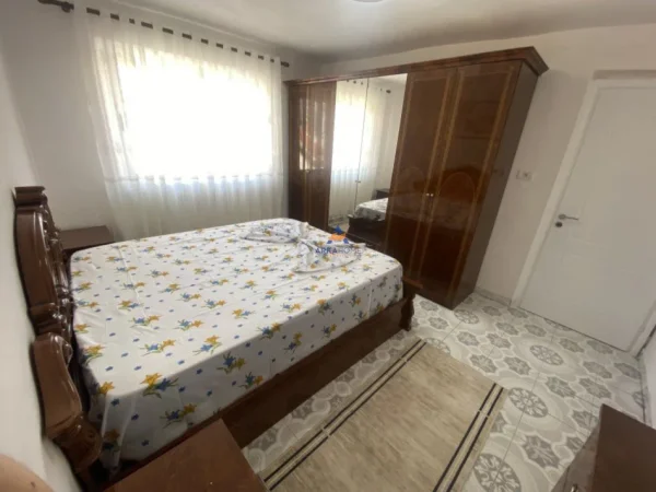 Tirane, jepet me qera apartament 2+1+Ballkon Kati 4, 75 m² 600 € (ISH RESTORANT DURRESI)