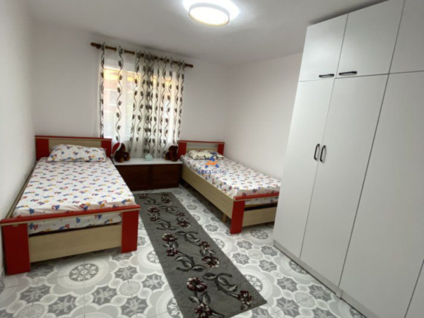 Tirane, jepet me qera apartament 2+1+Ballkon Kati 4, 75 m² 600 € (ISH RESTORANT DURRESI)