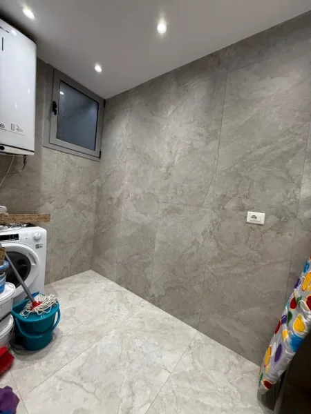 Durres, jepet me qera apartament 2+1 Kati 9, 1.000 € (Poliklinika)