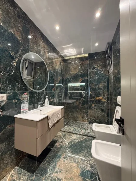 Durres, jepet me qera apartament 2+1 Kati 9, 1.000 € (Poliklinika)