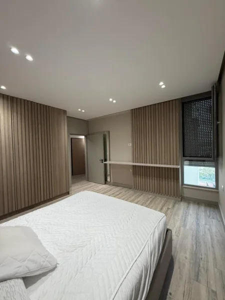Durres, jepet me qera apartament 2+1 Kati 9, 1.000 € (Poliklinika)