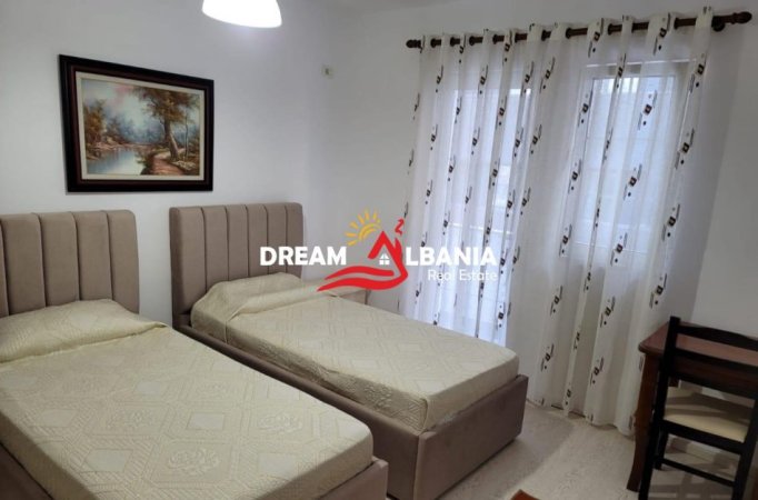 Tirane, jepet me qera apartament 2+1 , 80 m² 650 € (tek Rruga e Durresit, Prane Kafe Flora)