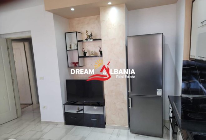 Tirane, jepet me qera apartament 2+1 , 80 m² 650 € (tek Rruga e Durresit, Prane Kafe Flora)