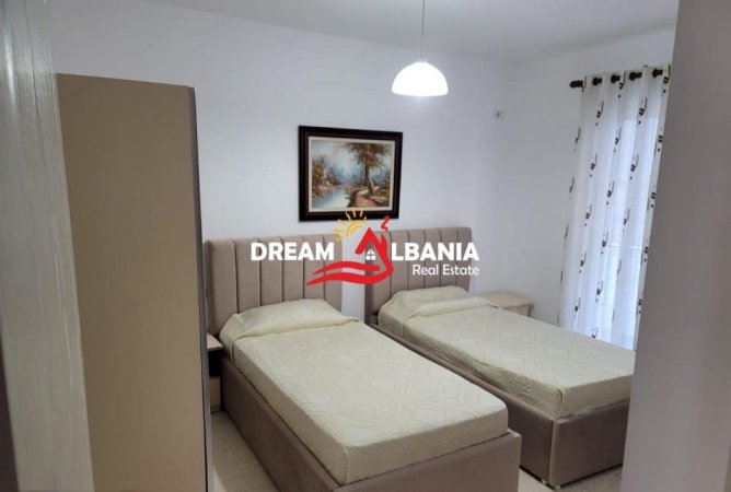 Tirane, jepet me qera apartament 2+1 , 80 m² 650 € (tek Rruga e Durresit, Prane Kafe Flora)