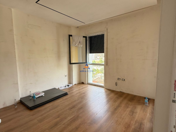 Tirane, shitet apartament 2+1+Ballkon Kati 5, 118 m² 180.000 € (TE BULEVARDI I RI,RRUGA DINE HOXHA)