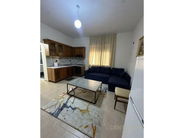 Tirane, jepet me qera apartament 1+1 Kati 1, 60 m² 400 € (Selite afer Universitetit Marin Barleti)