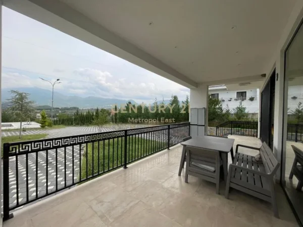 Tirane, jepet me qera Vile 2 Katshe , 2.000 m² 4.500 € 