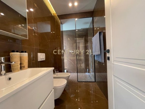 Tirane, jepet me qera Vile 2 Katshe , 2.000 m² 4.500 € 