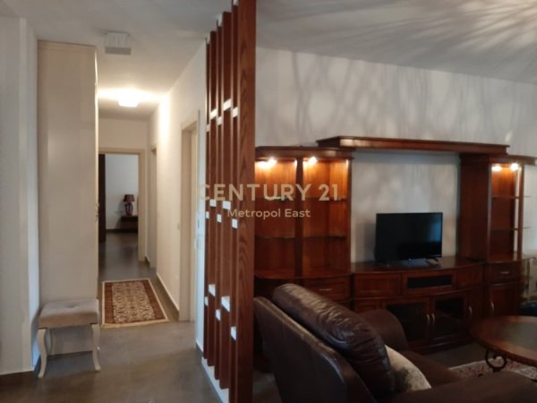 Tirane, jap me qera apartament 2+1+Ballkon Kati 1, 103 m² 800 € 