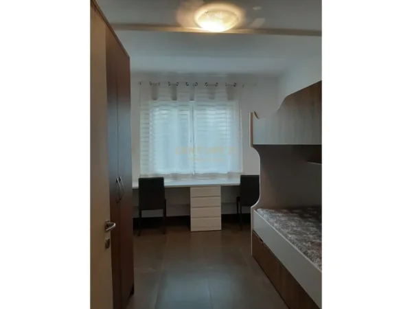 Tirane, jap me qera apartament 2+1+Ballkon Kati 1, 103 m² 800 € 
