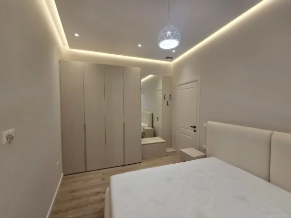 Tirane, jepet me qera apartament 1+1 Kati 1, 65 m² 700 € (Rruga Dibres)