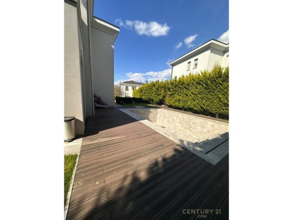 Tirane, shitet Vile 3 Katshe Kati 3, 688 m² 1.500.000 € 