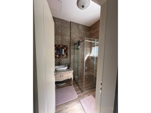 Tirane, shitet Vile 3 Katshe Kati 3, 688 m² 1.500.000 € 