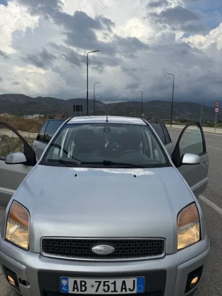 Berat, makine Ford Fuzion Nafte, manuale Kondicioner 238.000 km 3.000 €