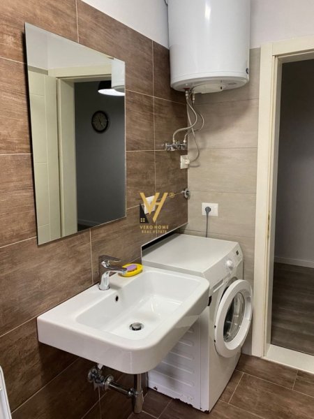Tirane, jepet me qera apartament 2+1+Ballkon Kati 2, 75 m² 550 € (PORCELAN)