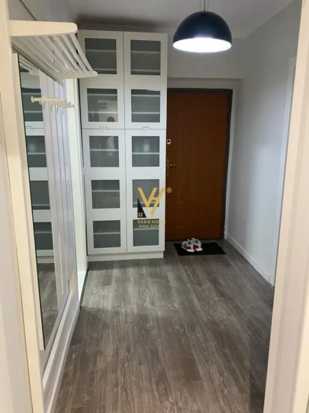 Tirane, jepet me qera apartament 2+1+Ballkon Kati 2, 75 m² 550 € (PORCELAN)