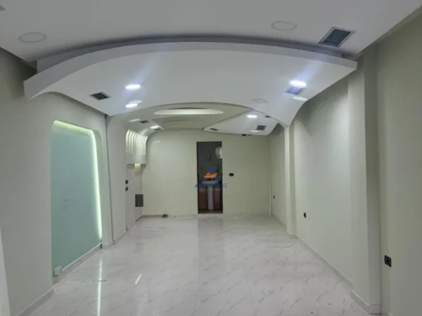 Tirane, jepet me qera ambjent biznesi Kati 0, 40 m² 50.000 € (⁠TEK PROKURIA , RRUGA MINE PEZA)