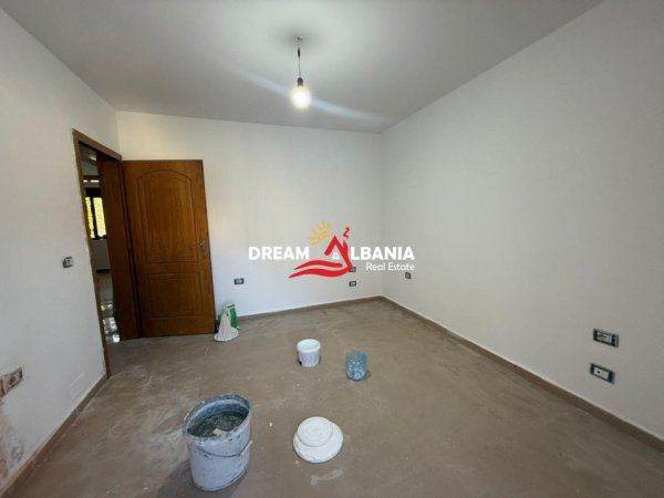 Tirane, jepet me qera zyre , 74 m² 600 € (te 21 Dhjetori prane kryqezimit me Vasil Shanton)