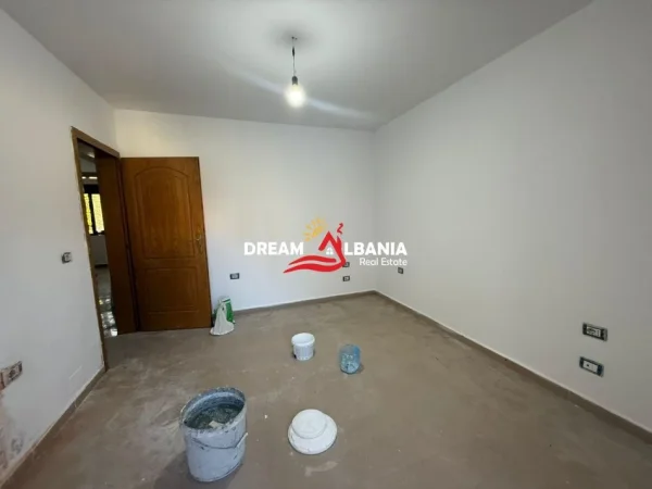 Tirane, jepet me qera zyre , 74 m² 600 € (te 21 Dhjetori prane kryqezimit me Vasil Shanton)