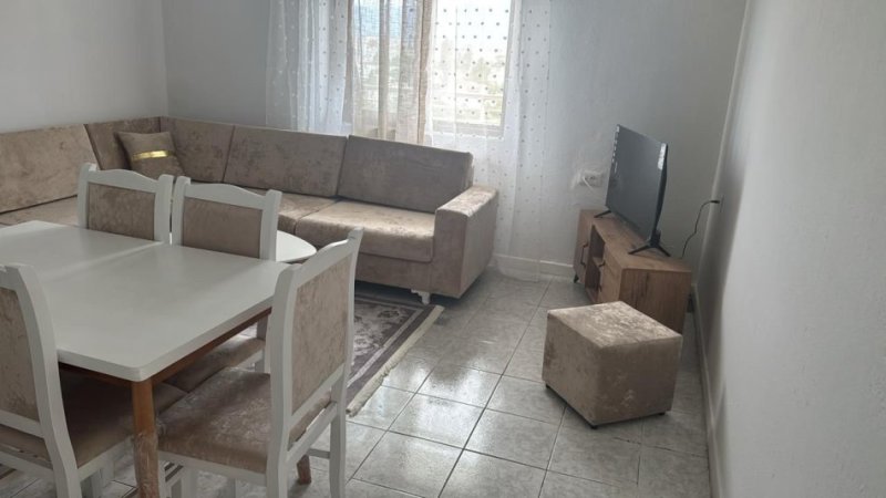 Tirane, jepet me qera apartament 2+1+Ballkon Kati 2, 105 m² 400 € 