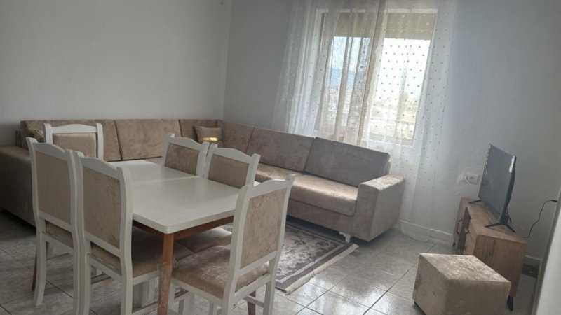 Tirane, jepet me qera apartament 2+1+Ballkon Kati 2, 105 m² 400 € 