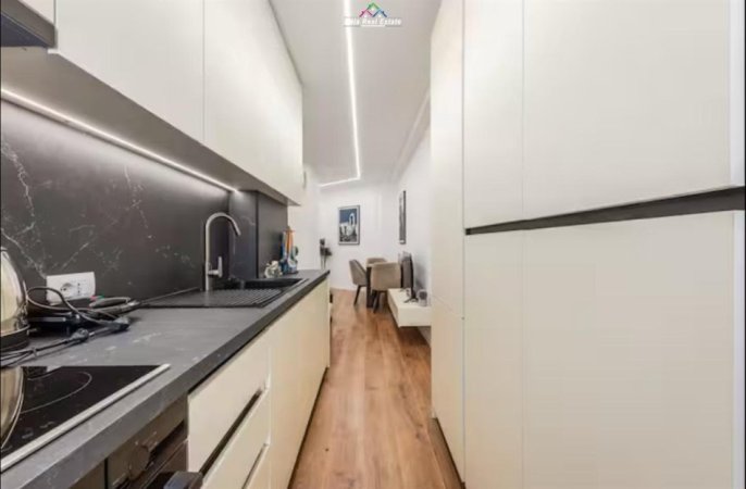 Tirane, jepet me qera apartament 1+1+Ballkon Kati 5, 55 m² 700 € (myslym shyri)