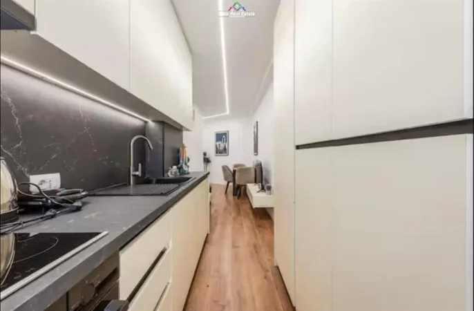 Tirane, jepet me qera apartament 1+1+Ballkon Kati 5, 55 m² 700 € (myslym shyri)