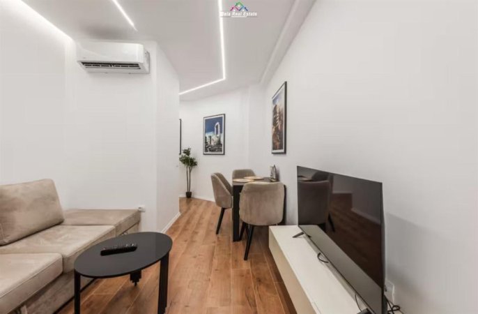 Tirane, jepet me qera apartament 1+1+Ballkon Kati 5, 55 m² 700 € (myslym shyri)
