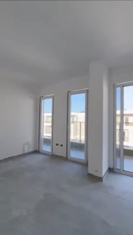 Tirane, shitet apartament 2+1+Ballkon , 128 m² 128.000 € (Univers City)