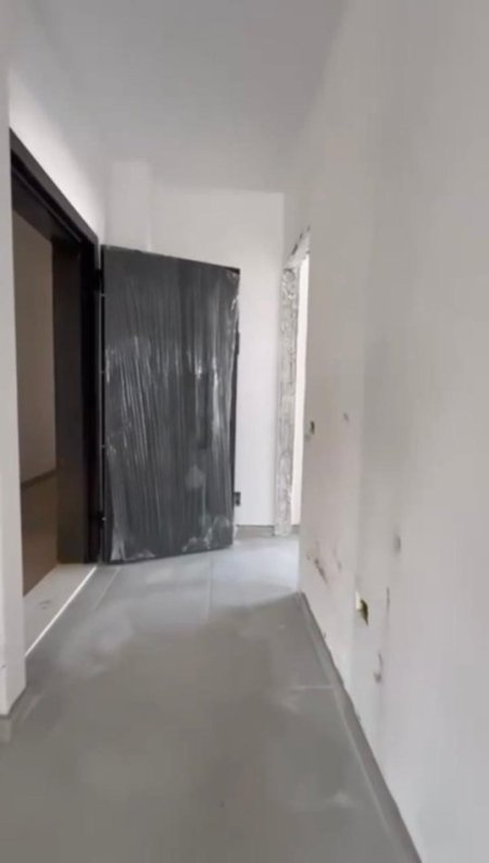 Tirane, shitet apartament 2+1+Ballkon , 128 m² 128.000 € (Univers City)