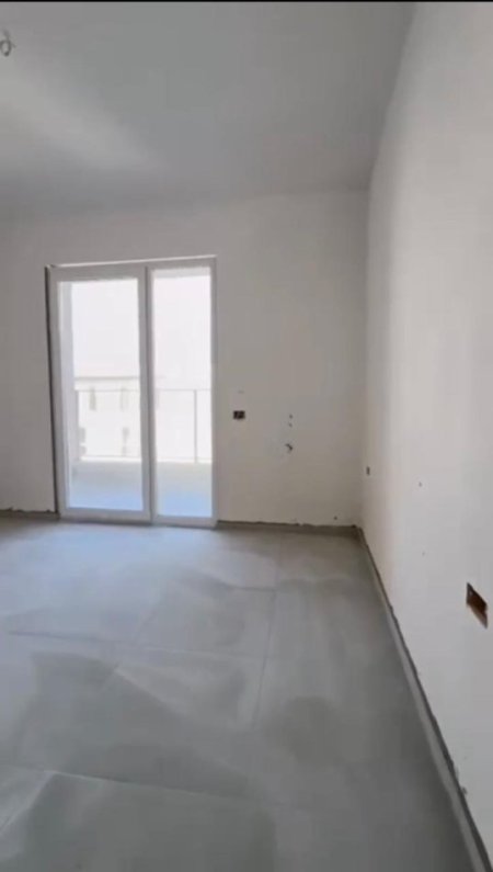 Tirane, shitet apartament 2+1+Ballkon , 128 m² 128.000 € (Univers City)