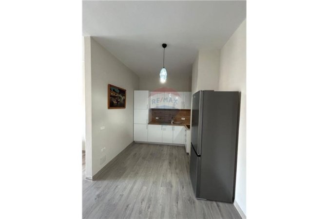 Tirane, jepet me qera apartament 1+1+Aneks+Ballkon Kati 3, 90 m² 620 € (Brryli)