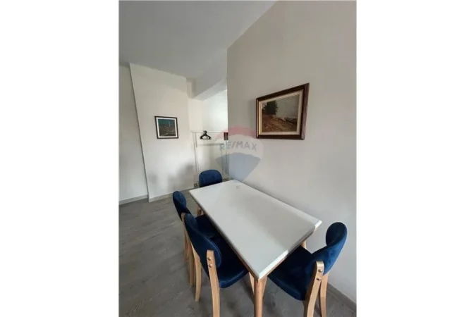Tirane, jepet me qera apartament 1+1+Aneks+Ballkon Kati 3, 90 m² 620 € (Brryli)