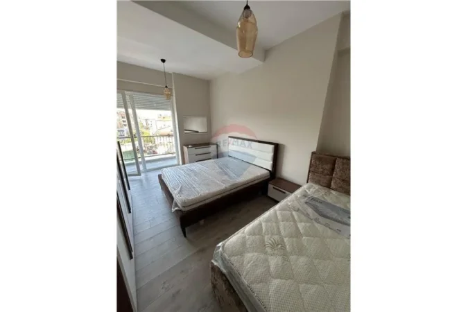 Tirane, jepet me qera apartament 1+1+Aneks+Ballkon Kati 3, 90 m² 620 € (Brryli)