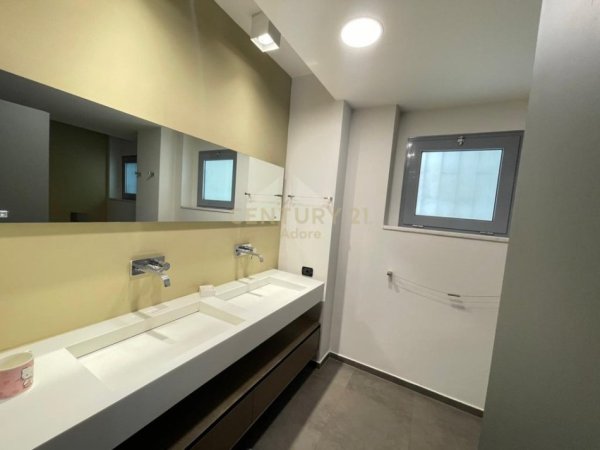 Tirane, jepet me qera zyre Kati 11, 205 m² 2.500 € 