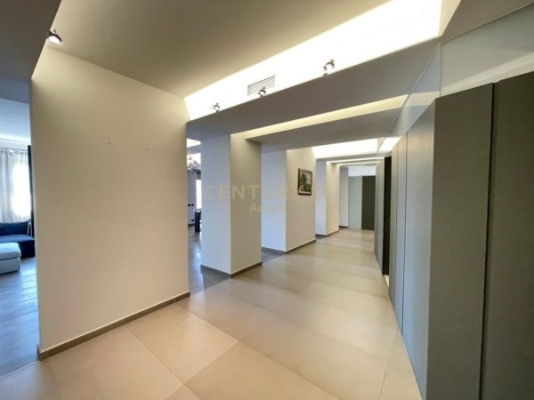 Tirane, jepet me qera zyre Kati 11, 205 m² 2.500 € 