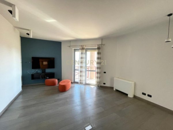 Tirane, jepet me qera zyre Kati 11, 205 m² 2.500 € 