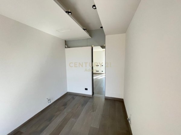 Tirane, jepet me qera zyre Kati 11, 205 m² 2.500 € 