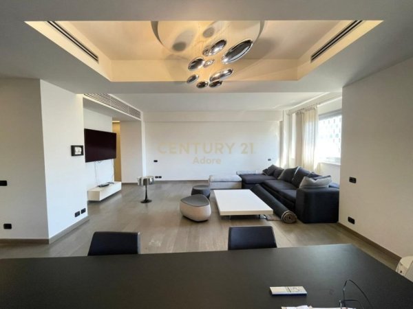 Tirane, jepet me qera zyre Kati 11, 205 m² 2.500 € 