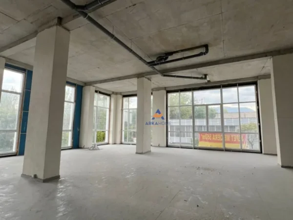 Tirane, shitet ambjent biznesi Kati 2, 550 m² (ZONE BULEVARDI I RI)