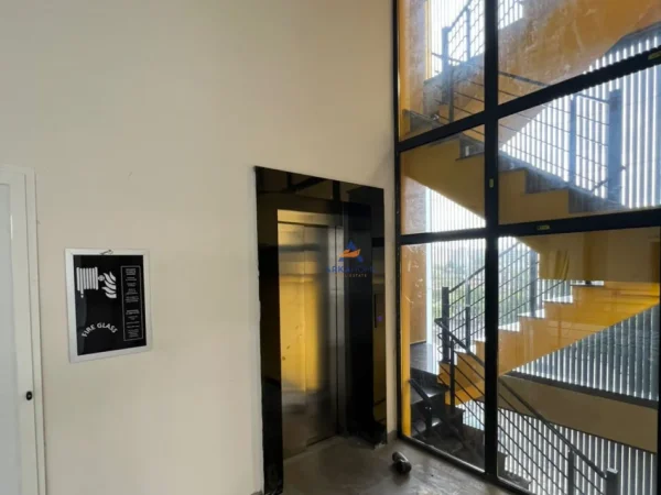 Tirane, shitet ambjent biznesi Kati 2, 550 m² (ZONE BULEVARDI I RI)