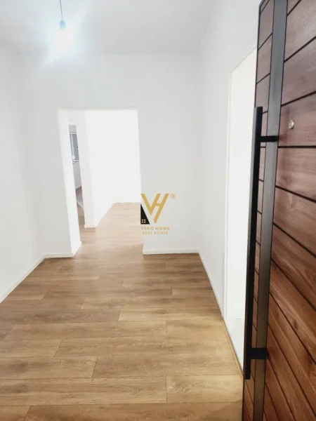 Tirane, shitet apartament 2+1+Ballkon Kati 4, 77 m² 155.000 € (ALI DEMI)