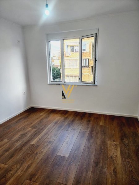 Tirane, shitet apartament 2+1+Ballkon Kati 4, 77 m² 155.000 € (ALI DEMI)